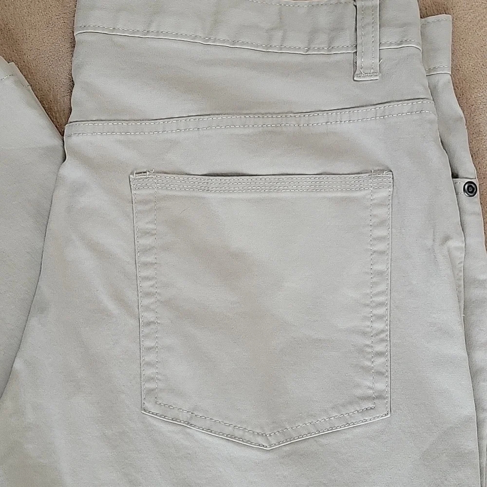 Men's Van Heusen Flex Khaki Straight Leg Pants Size 34W x 29L EUC - Picture 2 of 12
